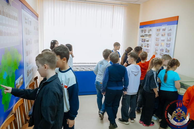 В новгородском ОМОНе Росгвардии состоялся «День открытых дверей»