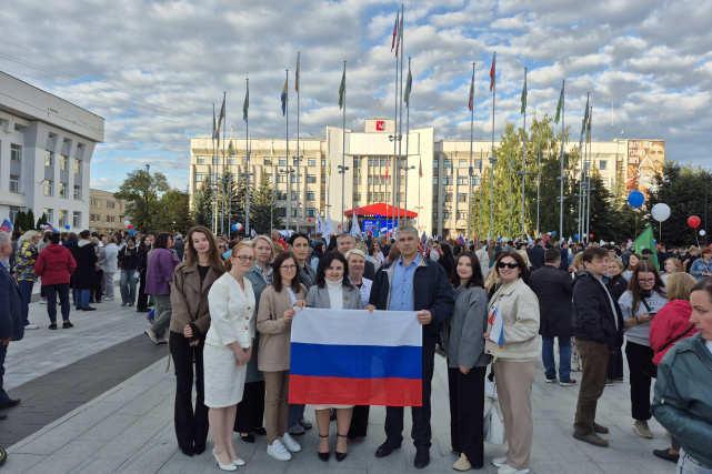 Праздничный концерт под лозунгом «Флаг России на века — в нём и сила, и душа!» (22.08.2025) Фото 1