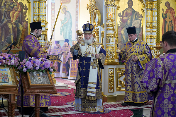 Патриарх Московский и всея Руси Кирилл совершил в Сочи Божественную литургию