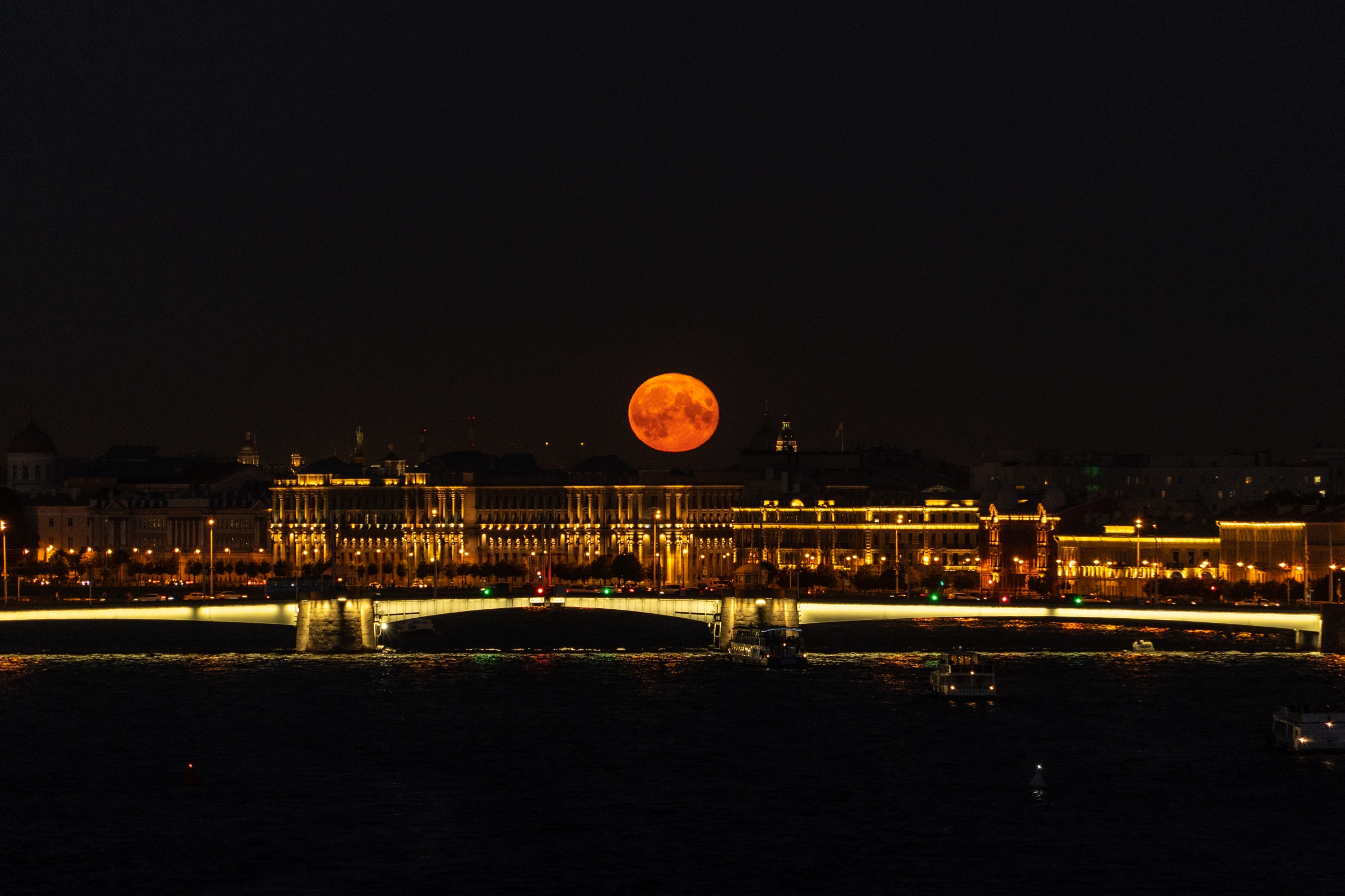 Луна в питере сегодня фото