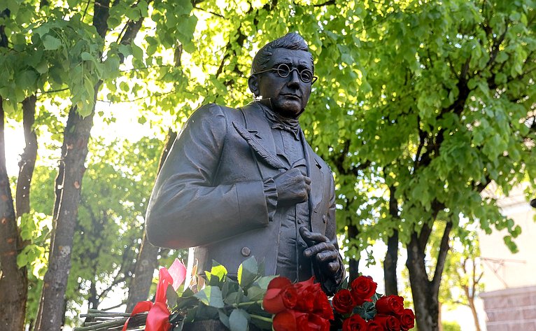 В рамках культурной части российско-белорусской экспедиции установлен бюст А.С. Грибоедова у входа в Смоленский государственный академический драматический театр, носящий имя драматурга