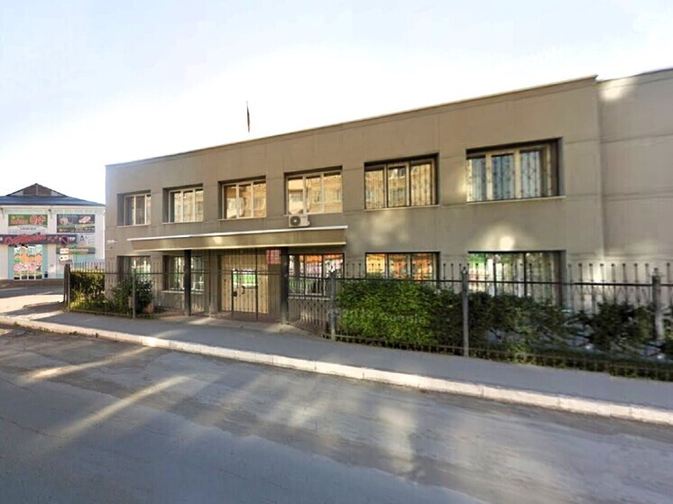 Жителю Богдановича назначен штраф за свастику в магазине «Одежда и обувь»