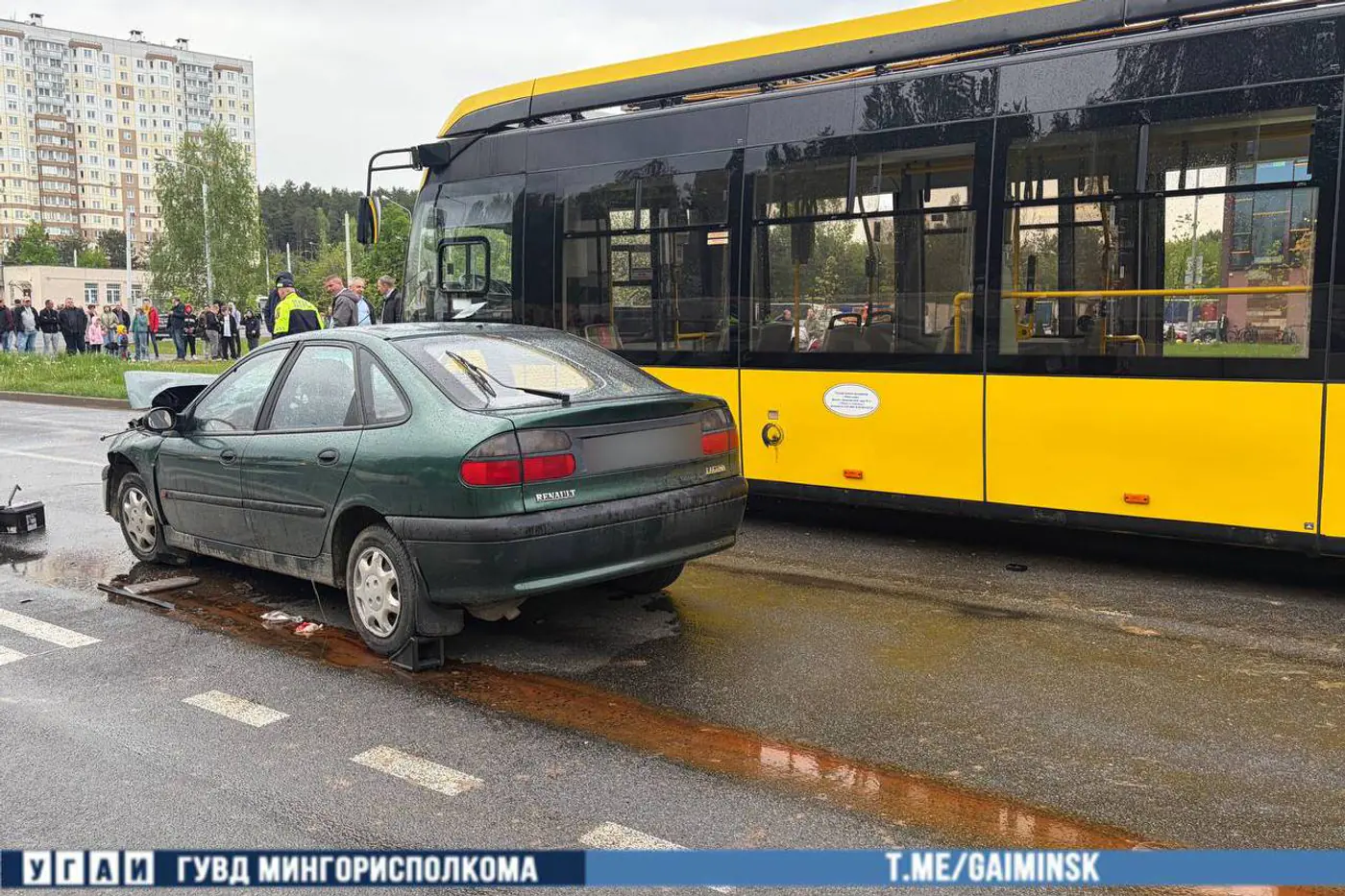 Renault врезался во встречный электробус в Минске – четверо пострадавших