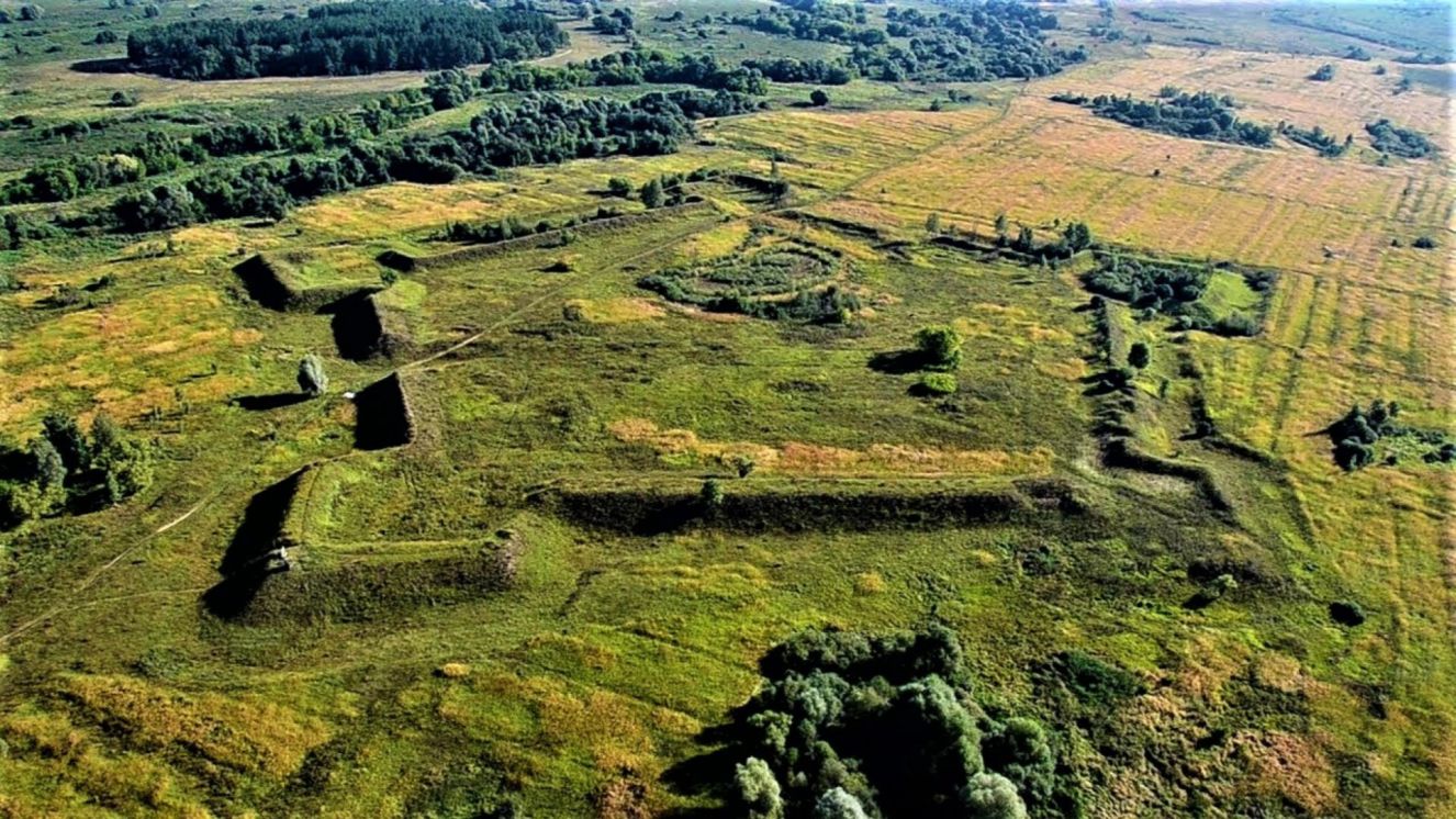 Крак де шевалье макет. Донжон в средневековом замке. Стала строиться крепость под названием. Форт манджарабад. Керак де шевалье замок реконструкция.