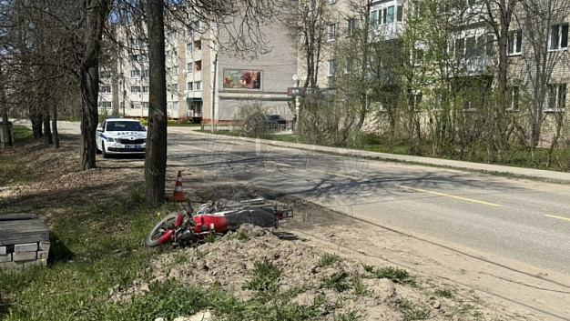 16-летний мопедист из Вичуги попал в больницу с открытым переломом колена