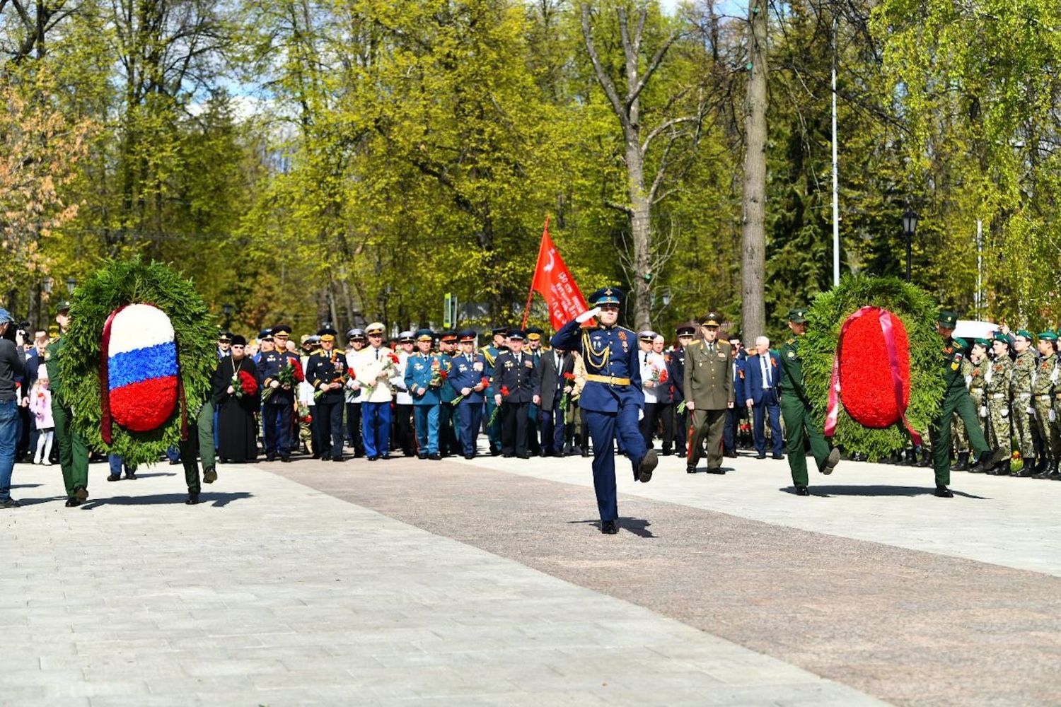В Ярославле прошел парад военной техники