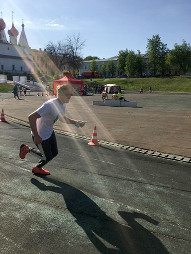 День спорта 2023. Спортсмен представляет дистанцию.