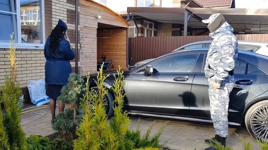 Ярославец погасил долги по налогам ради снятия ареста со своей дорогостоящей иномарки