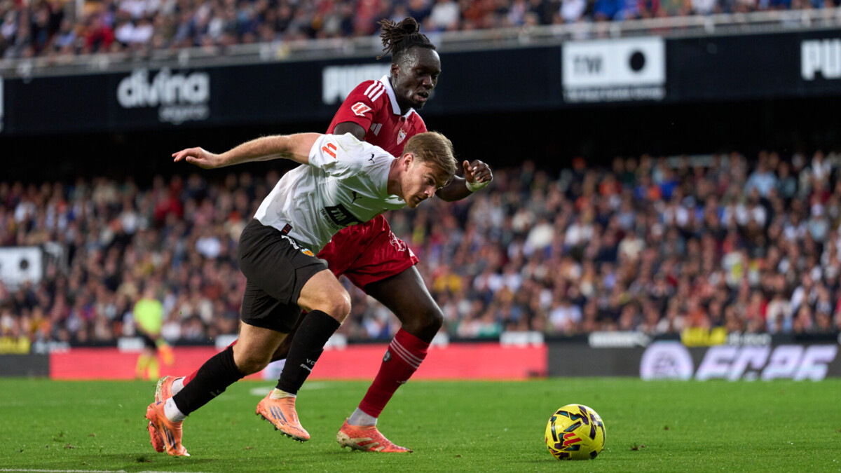 «Валенсия» сыграла вничью с «Севильей» в матче чемпионата Испании, «Эльче» разгромил «Жирону»