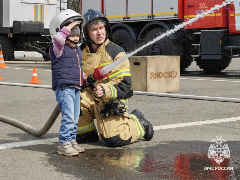 Юбилей пожарной охраны - в центре Кирова