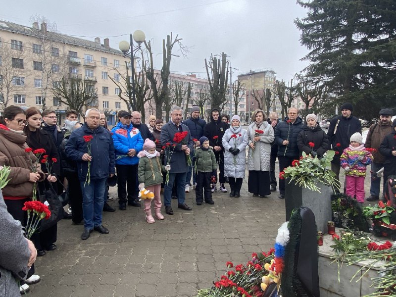 Делегация Владимирского государственного университета почтила память погибших при теракте в «Крокус Сити Холле»