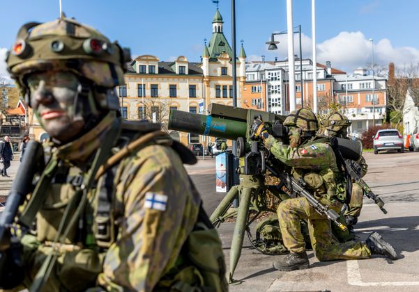 Финские солдаты участвуют в военных учениях «Аврора-23»