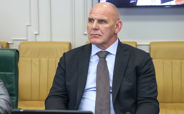 Александр Карелин