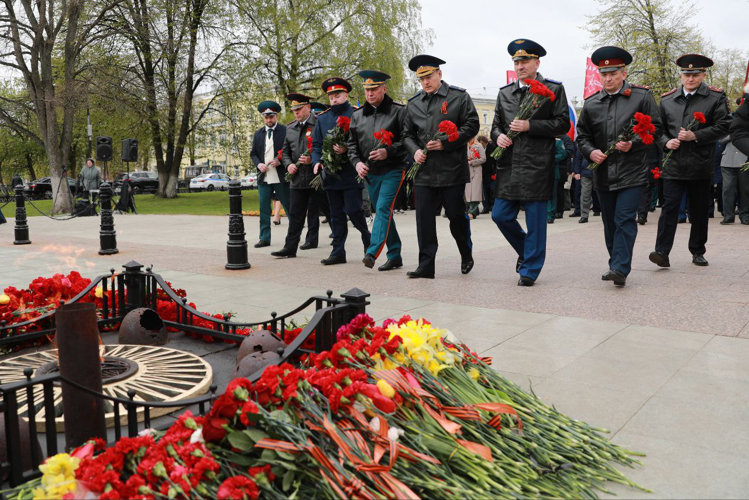 Начальник территориального Управления Росгвардии почтил память героев Великой Отечественной войны в Ярославле