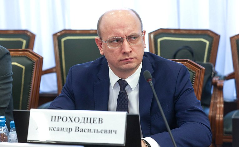 Совещание Комитета СФ по обороне и безопасности «О состоянии и проблемах нормативно-правового регулирования в сфере государственной регистрации автотранспортных средств»