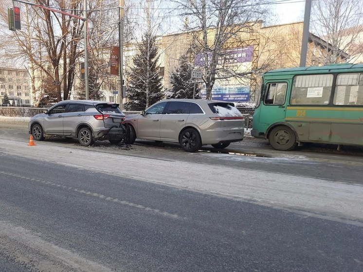 В Горно-Алтайске женщина пострадала в результате столкновения автомобилей