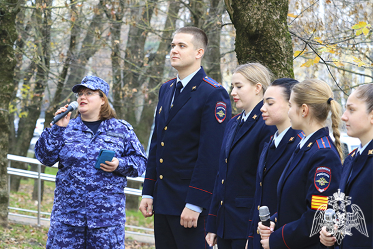 В Ставрополе офицер Росгвардии поздравила со 100-летним юбилеем ветерана Великой Отечественной войны 