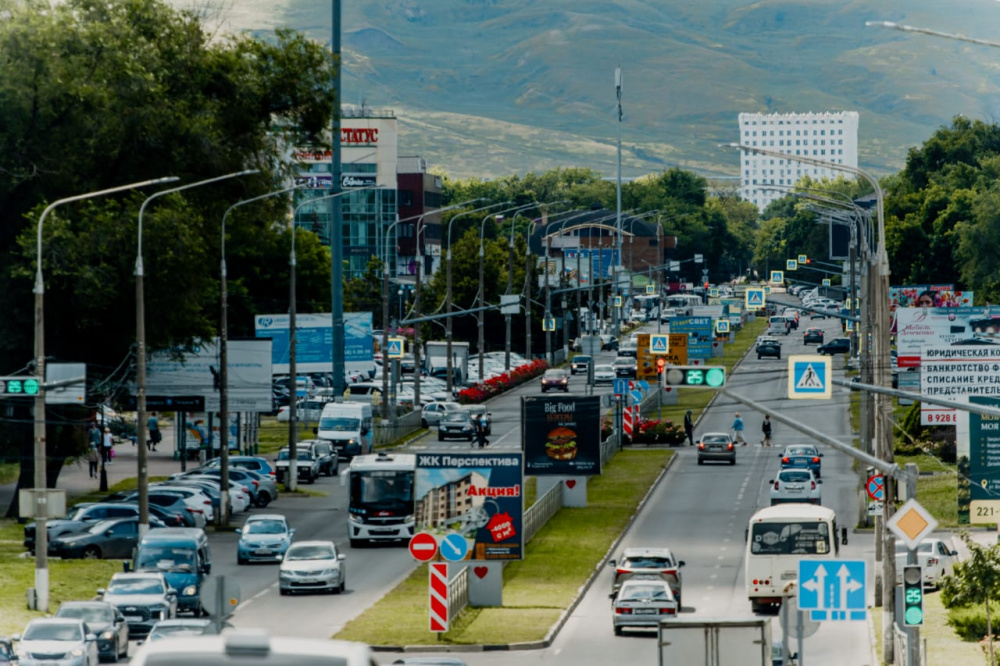Михаил Миненков поздравил всех мам с Днем матери
