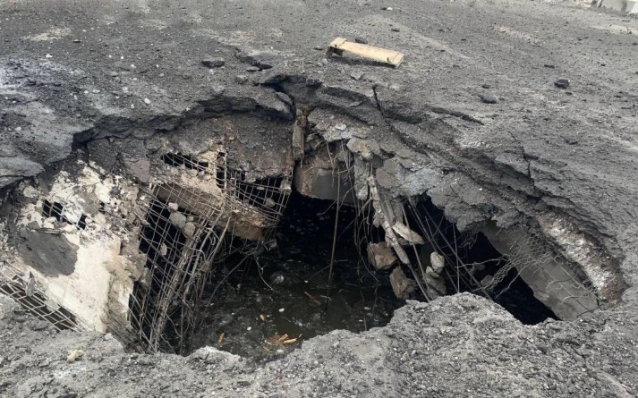 Управляемые авиабомбы ВСУ повредили трассу в Запорожской области