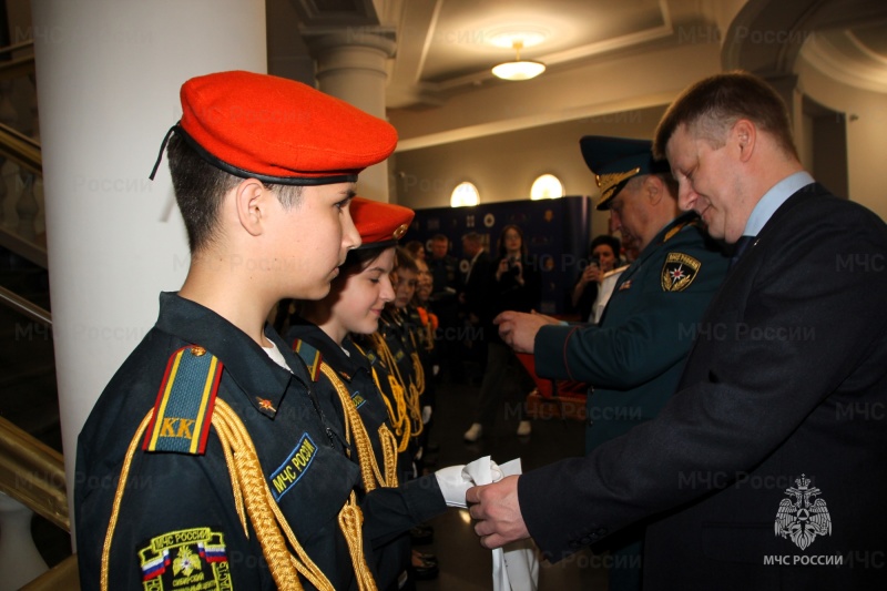 22 воспитанника профильного класса получили береты кадета МЧС России