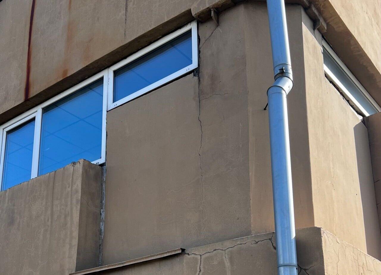 Прокуратура выявила трещины в фундаменте и стенах ФОКа ЗабГУ