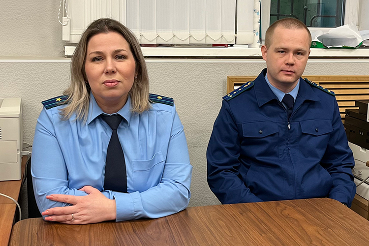 Гособвинители по делу Марина Хайрова и Алексей Крутиков требовали отправить Купова за решетку на 10 лет и оштрафовать на 3,2 млн рублей с лишением права занимать должности в госслужбе на 4 года и 10 месяцев