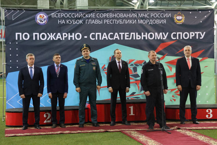 В Мордовии начальник Управления Росгвардии принял участие в открытии Всероссийских соревнований по пожарно-спасательному спорту