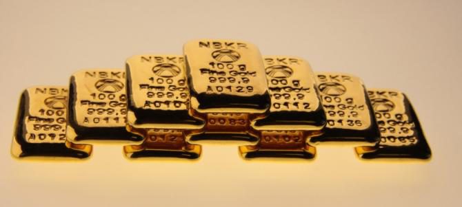 Унция золота НБ КР подешевела на 210 сомов