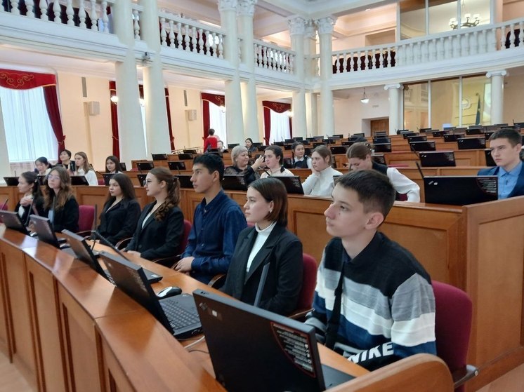 В Народном Хурале Бурятии провели экскурсию для школьников