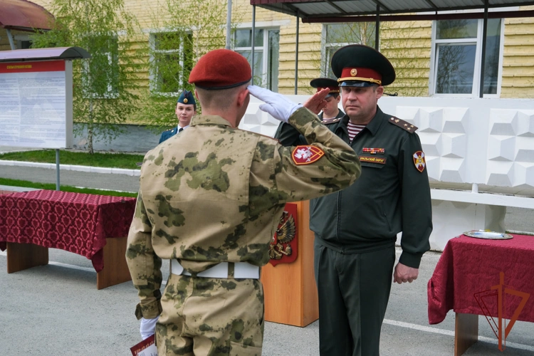 В Уральском округе Росгвардии наградили участников парадного расчета