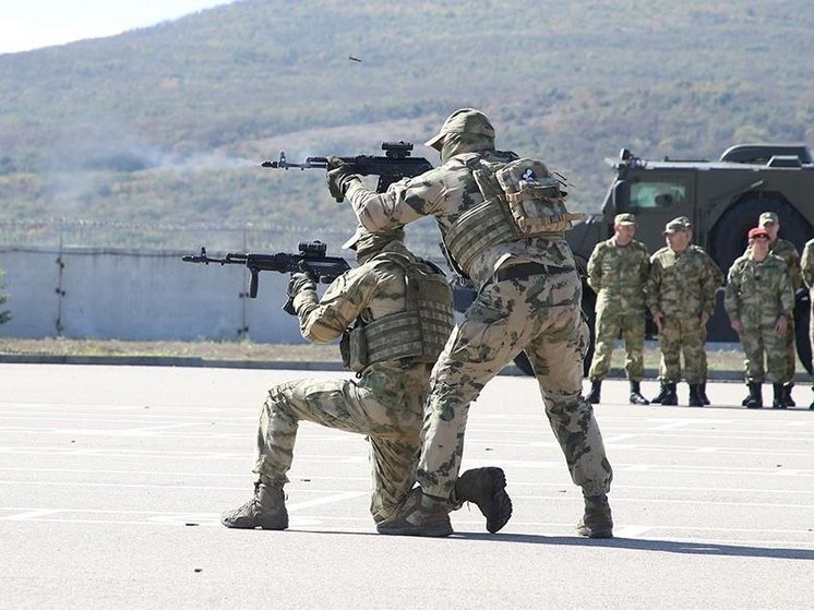 Военнослужащие центра спецназначения Росгвардии отметили годовщину образования воинской части