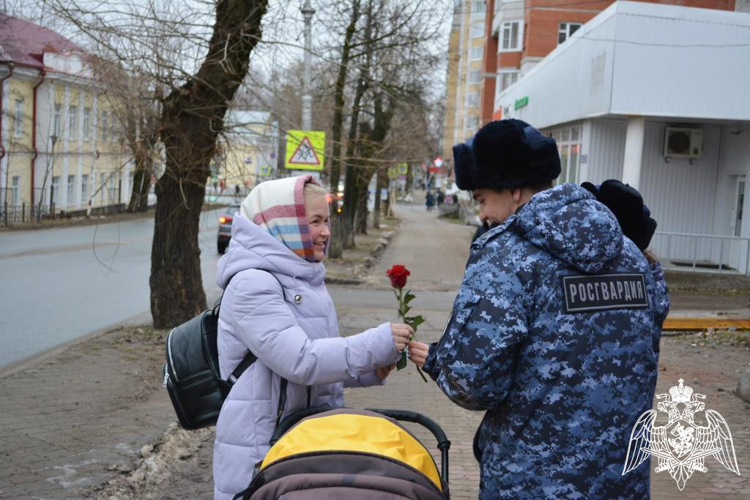 В Управлении Росгвардии по Республике Коми прошли мероприятия, посвященные Дню матери