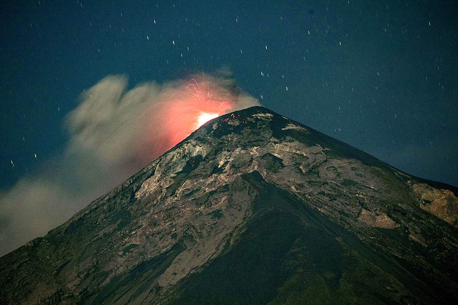 Mauna loa Volcano vs Everest