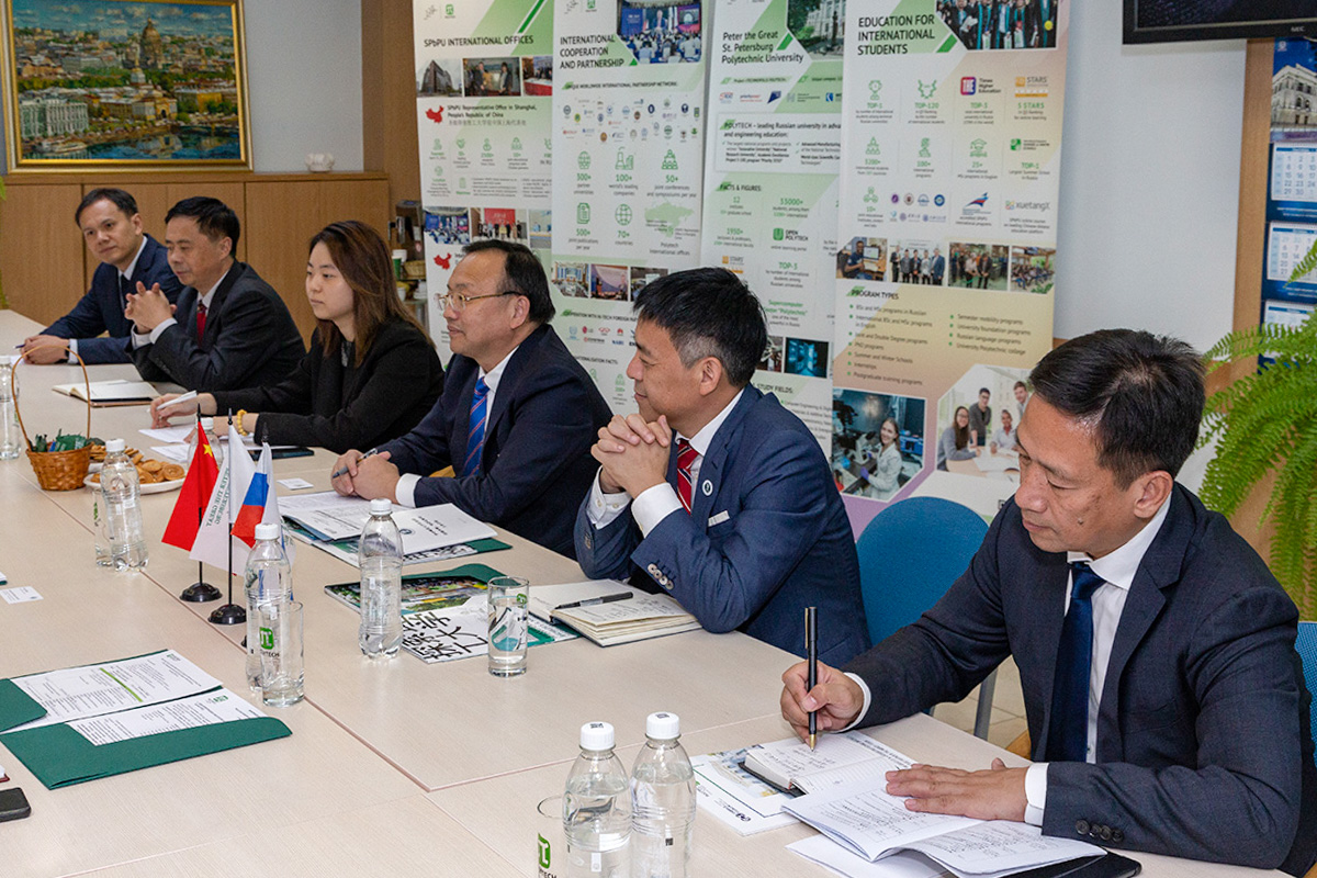 Особый энтузиазм у обеих сторон вызвала тема цифровизации образования 