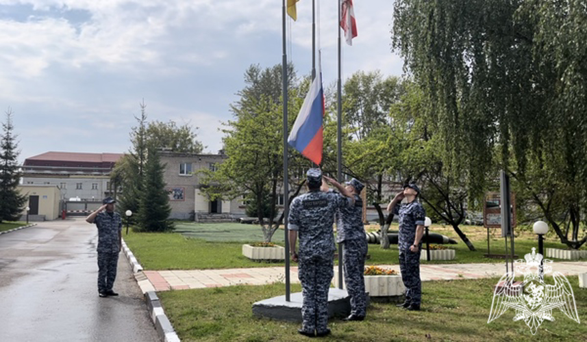 В региональном Управлении Росгвардии по Тверской области прошел торжественный митинг, посвященный Дню флага Российской Федерации.