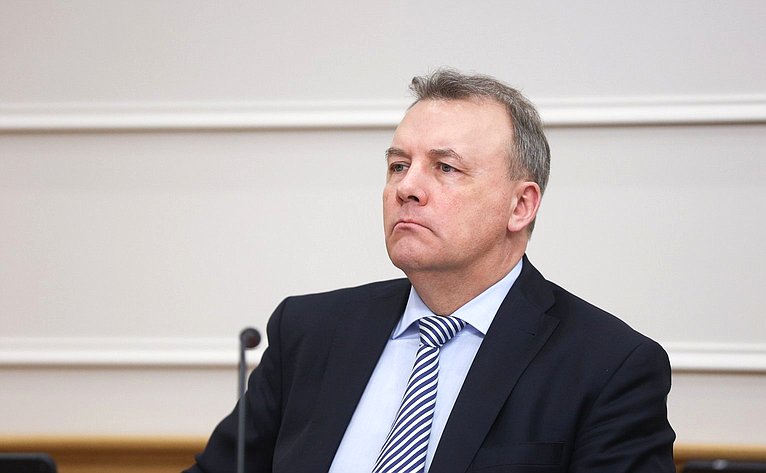 Артур Муравьев