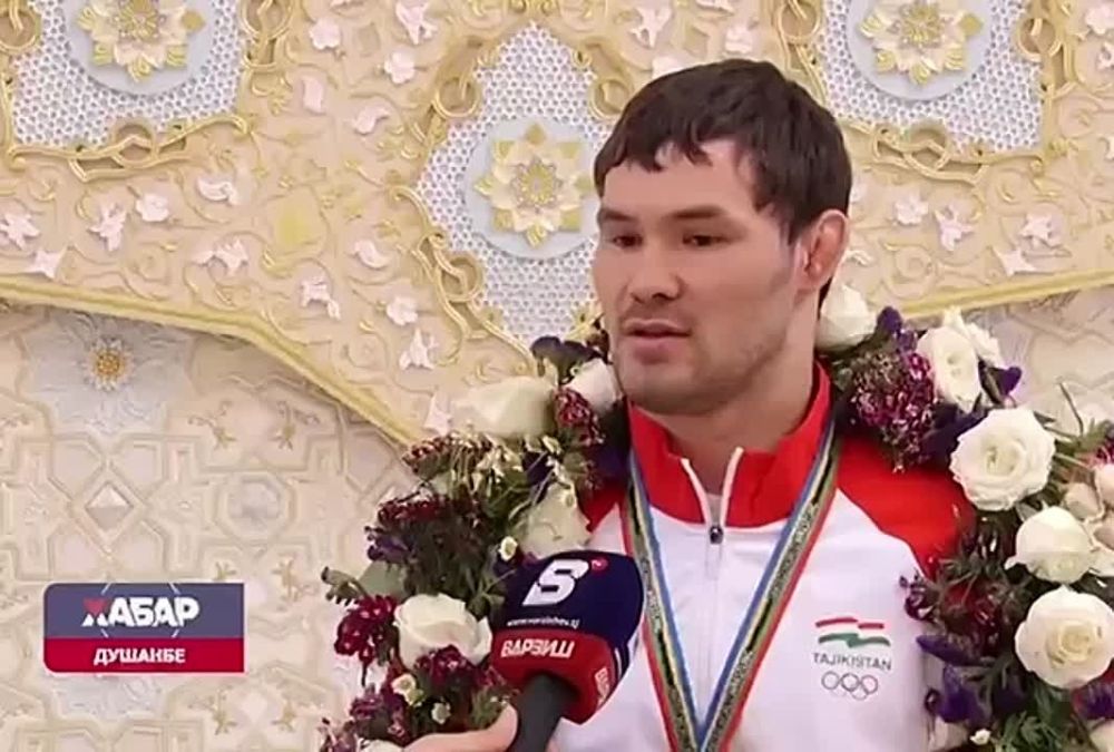Таджикские спортсмены в париже. Таджикские спортсмены в париже. Дзюдо токио 2020. Эмомали нурали дзюдоист ташкент. Спортсмены таджикистана.