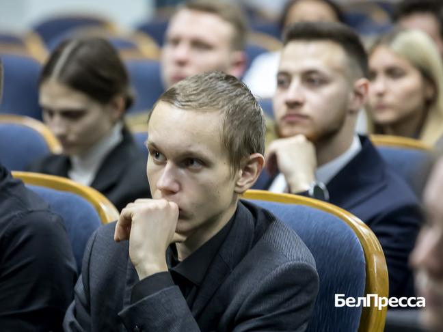 Министры не обижаются. О чём говорили студенты на встрече с главой белгородского Минздрава - Изображение 2