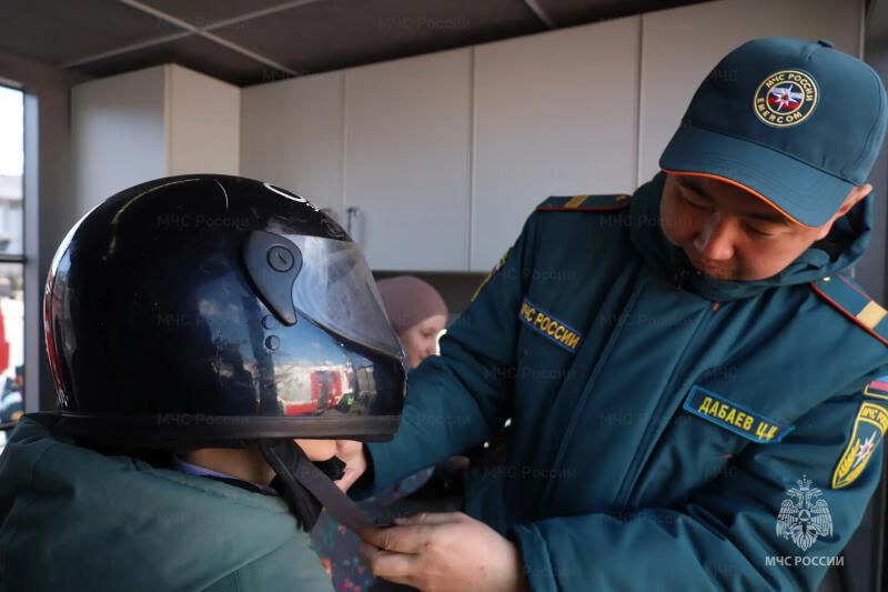 Пена до неба, резка металла и детская сборная: как на площади Ленина отметили День пожарной охраны