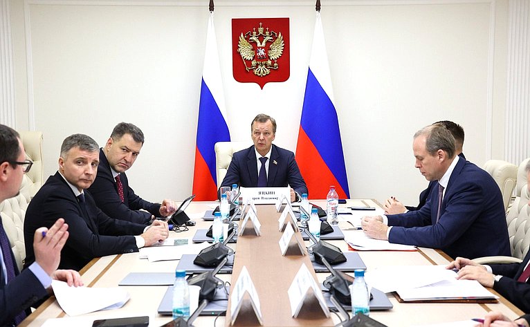 Первый заместитель Председателя СФ Андрей Яцкин провел совещание рабочей группы по осуществлению мониторинга реализации плана мероприятий (дорожной карты) по оздоровлению и развитию водохозяйственного комплекса реки Дон