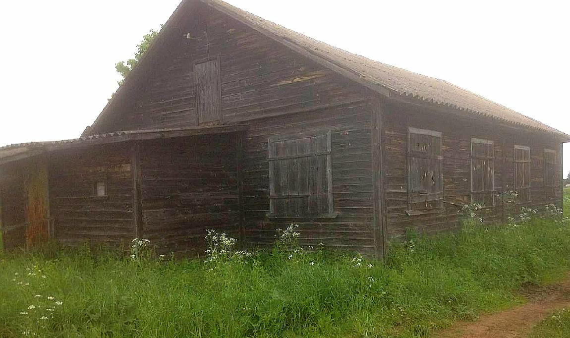 В Быданово прокуратура заставила чиновников оградить заброшенный интернат