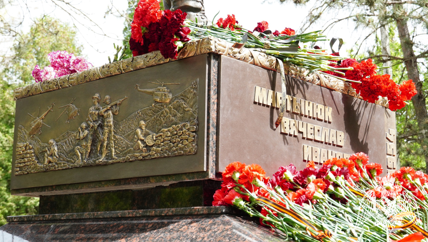 Память первого командира ростовского СОБР Росгвардии увековечили в донской столице