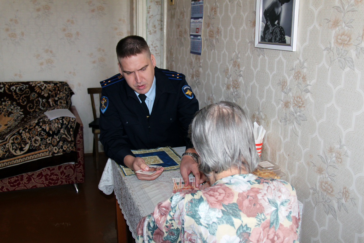 Умвд архангельска города. Ленинградский 279 архангельск. Сотрудники полиции в лесу. Полиция архангельск. Сотрудники полиции архангельск.