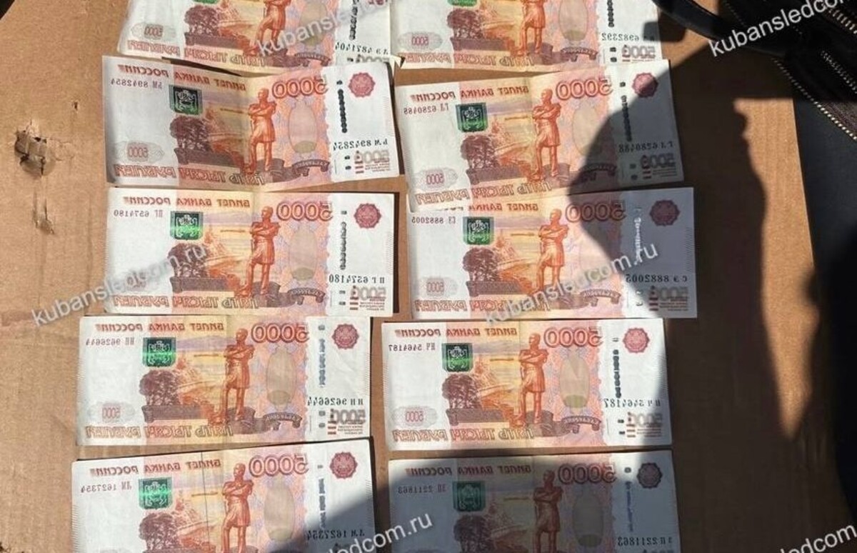 В Ейске двое экс-полицейских получили 7 лет колонии за взятку в 300 тыс. рублей