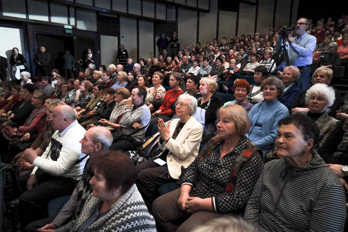 Нижегородский пенсионер. Интервью в театре. Интервью с пенсионером. Зритель. Пенсионеры в России.