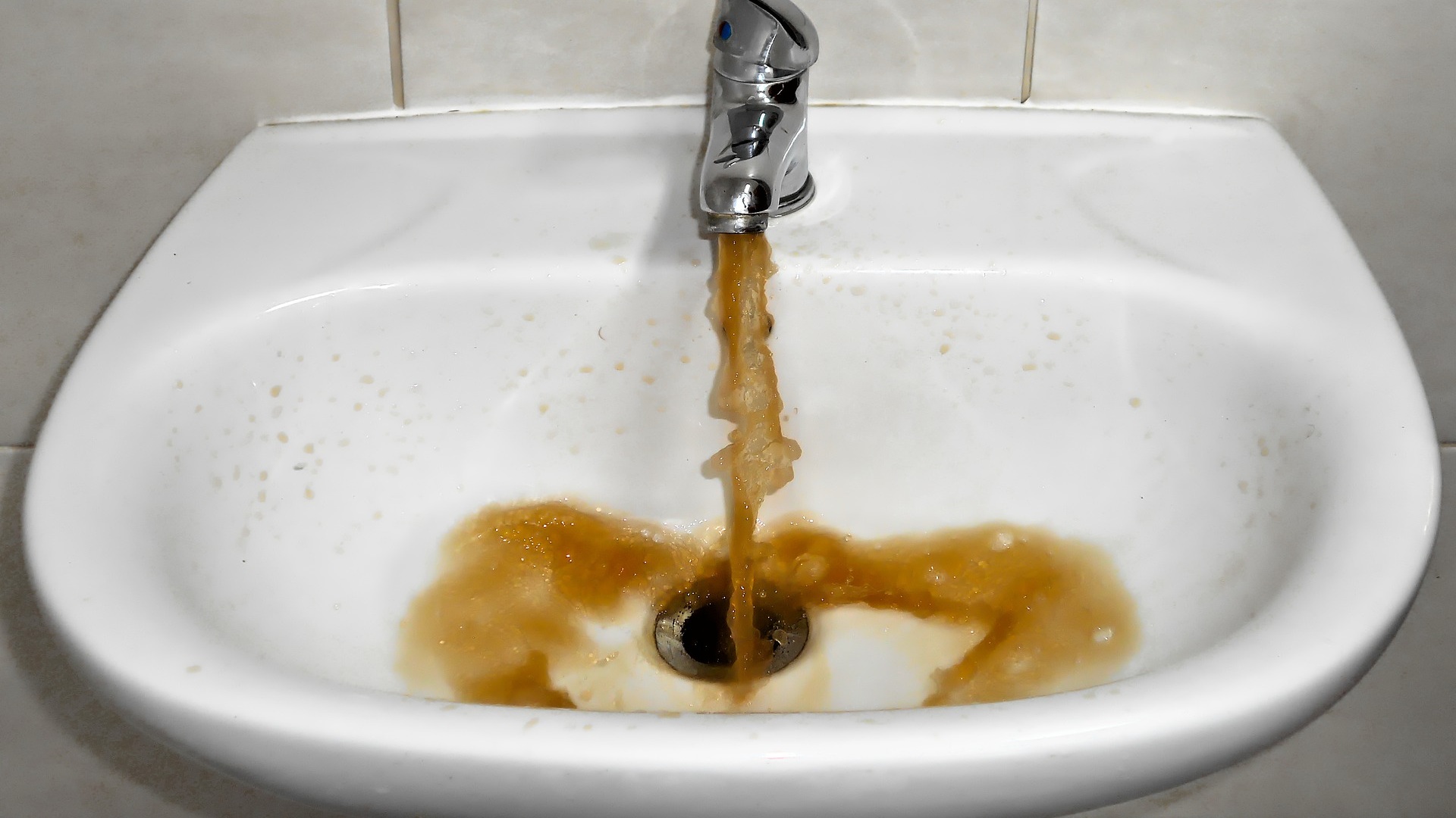 В России только 10% граждан устраивает качество воды из водопровода