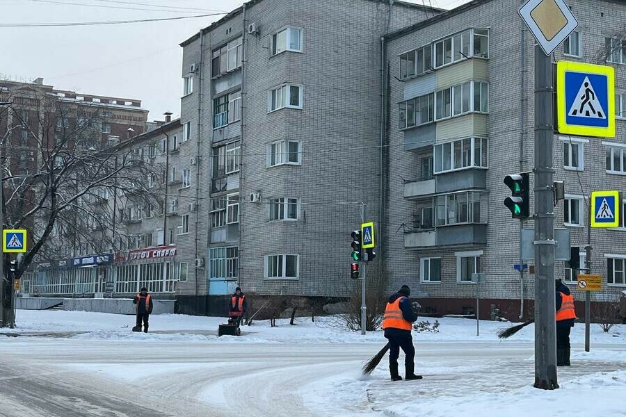 Мэрия Благовещенска назвала улицы где убрали наледь Какие в плане на день