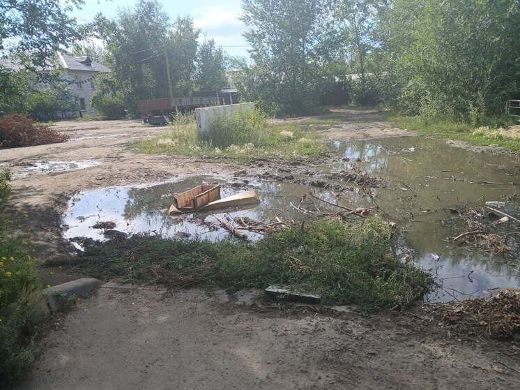 Дом с видом на лужу: программы благоустройства обходят стороной жителей в микрорайоне Аэропорт в Улан-Удэ