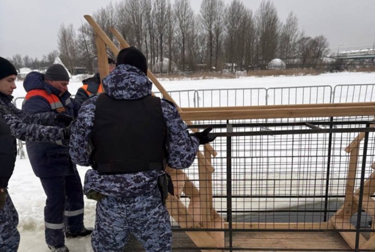 Сотрудники и военнослужащие регионального управления Росгвардии обеспечили безопасность во время крещенских богослужений 