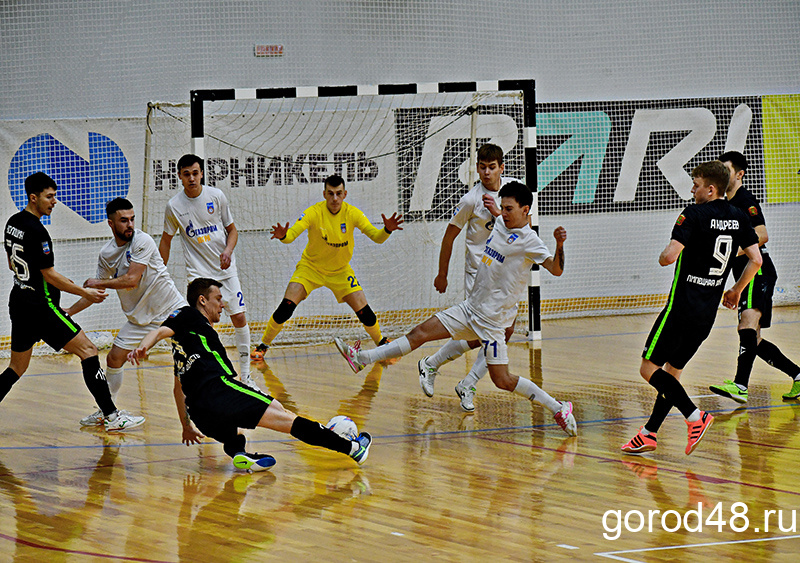 Болельщики просили валидола: в невероятном матче Липецк протиснулся в четвертьфинал